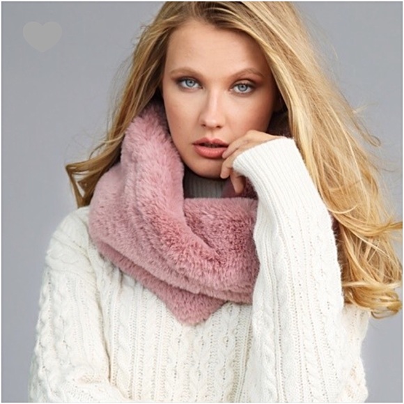 Super Soft Blush Fur Infinity Scarf Snood - Picture 3 of 4
